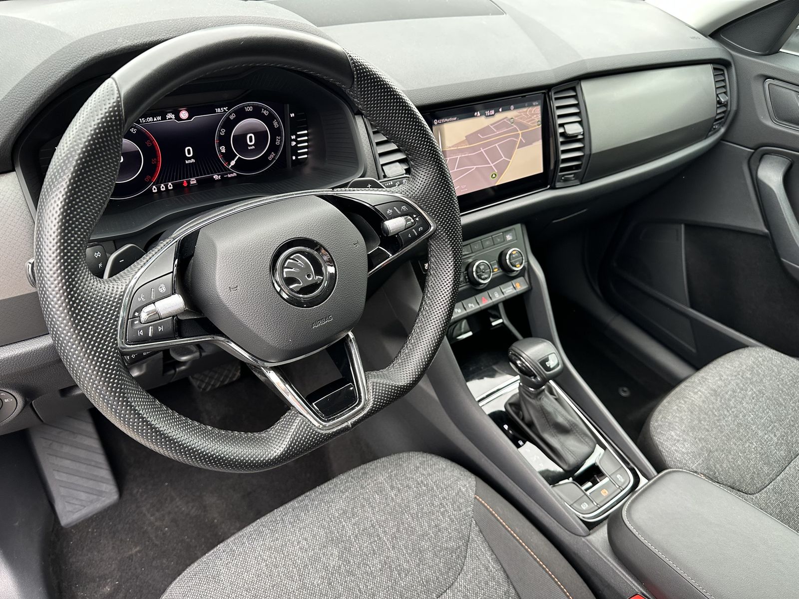 Fahrzeugabbildung SKODA Kodiaq 2.0 TDI DSG Clever NAV+LED+AHK+KAMERA+ACC