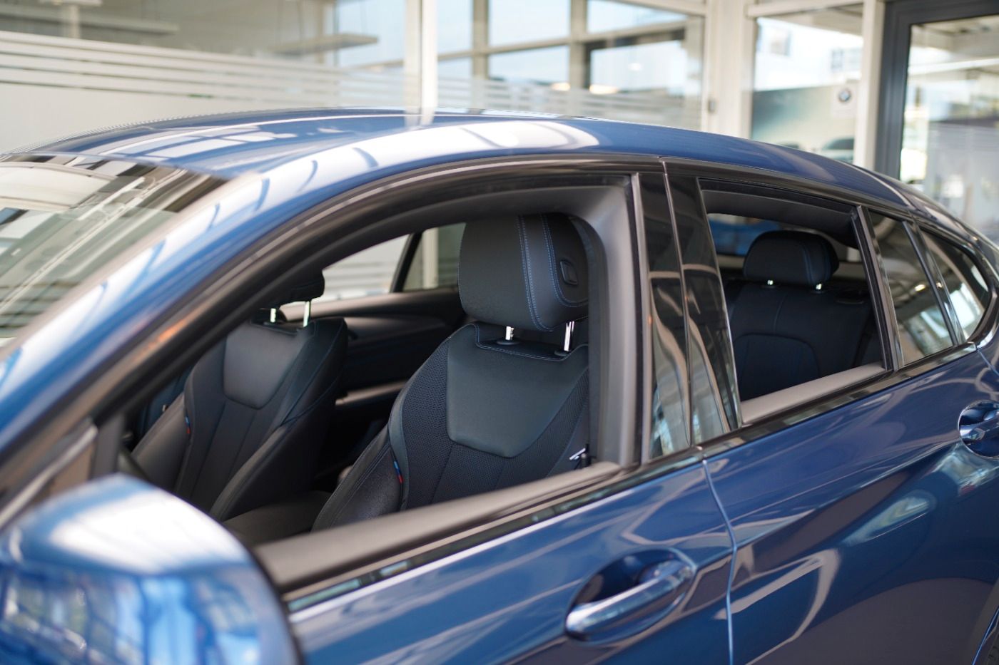 Fahrzeugabbildung BMW X4 xDrive 30i M Sport AHK+Standheizung+Head Up++