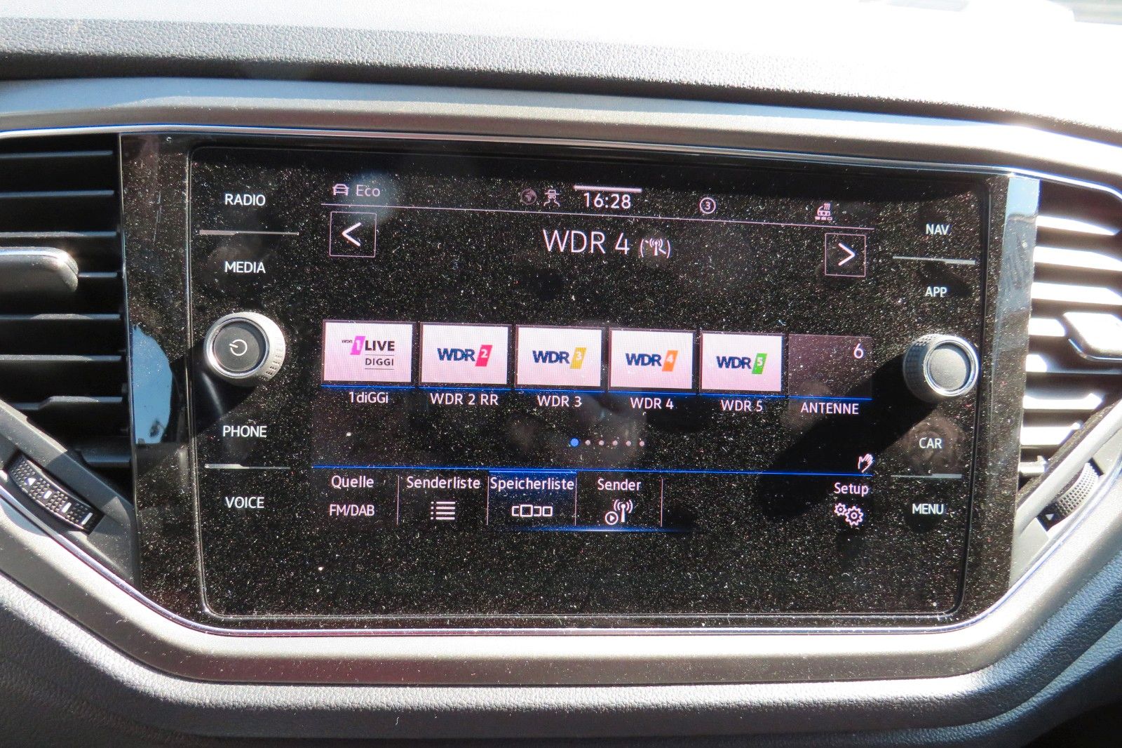 Fahrzeugabbildung Volkswagen T-Roc Style ACC KAMERA SITZH. KEYLESS PDC APP 1H