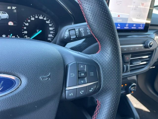 Fahrzeugabbildung Ford Focus ST-Line LED Kamera SpurhalteASS Tempomat