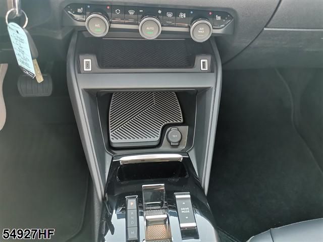 Fahrzeugabbildung Citroën C4 Feel Pack+NAVI+SHZ+PDC+AHK+LED+ACC+HEAD UP+