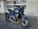 Triumph Trident 660 erst 29 KM gelaufen Tiefergelgt - TRIUMPH MOTORRAD TR6