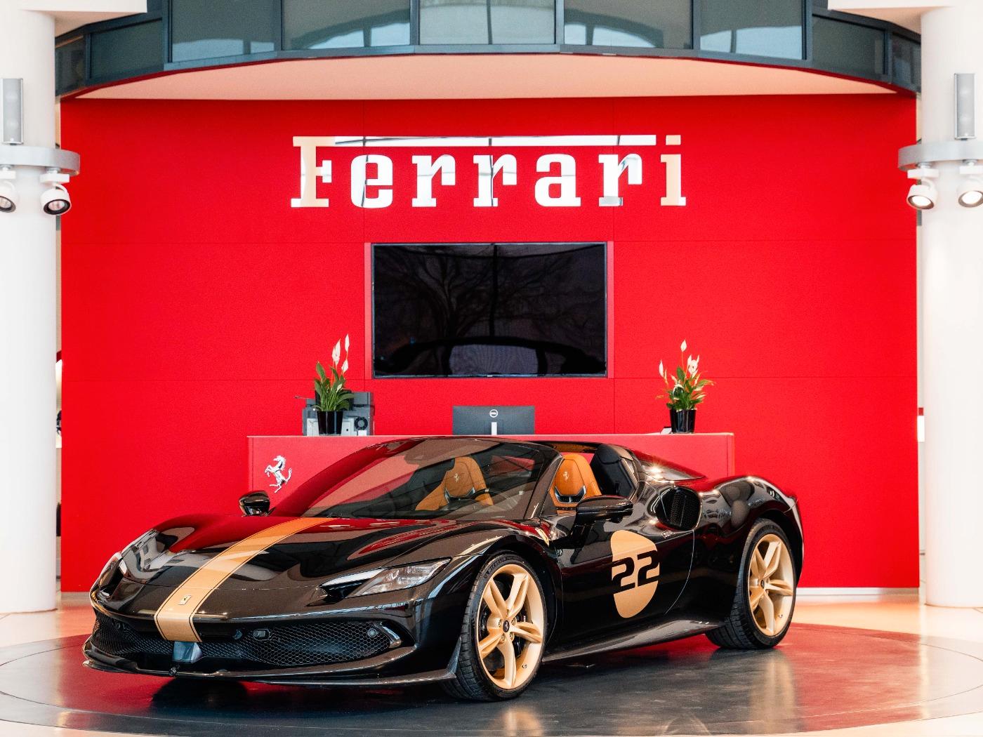 Ferrari 296 GTS Atelier*Lift*Carbon*Lackierte-Nummern