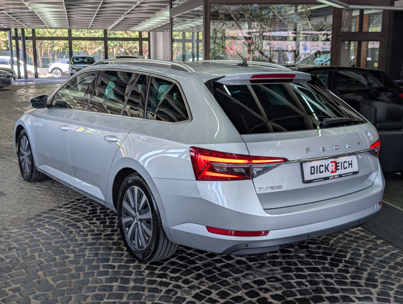 Fahrzeugabbildung SKODA Superb Premium 2.0 TDI PANO LEDER MASSAGE SOUND
