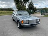 Mercedes-Benz 200 Mercedes-Benz 200T W123 - Mercedes-Benz 200: W123