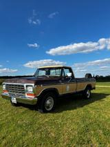 Ford F 250 Ranger Lariat  - Ford F 250 mit Benzin-Antrieb