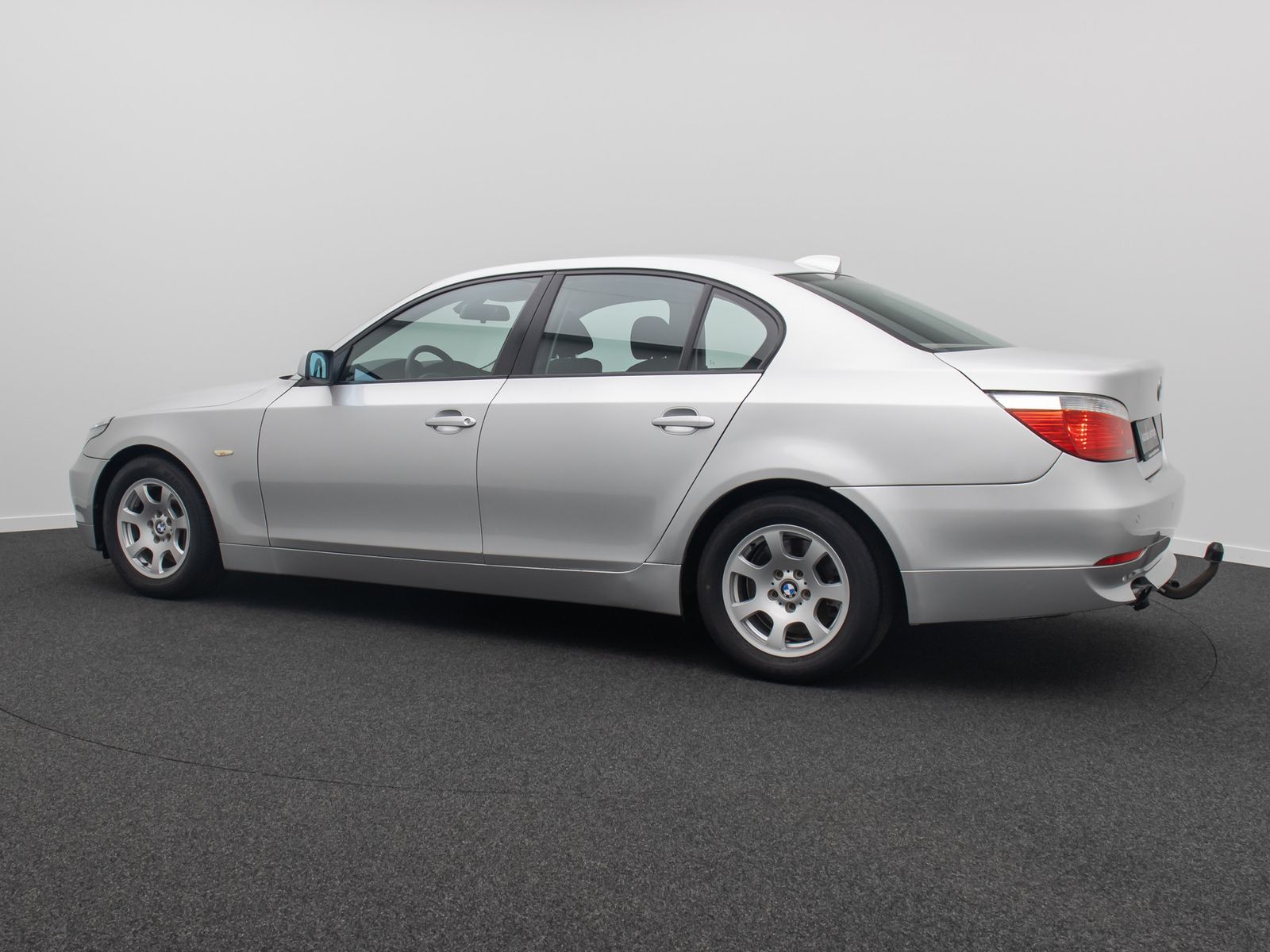 Fahrzeugabbildung BMW 520i GeschwindigReg PDC AHK Alarm Memory Xenon