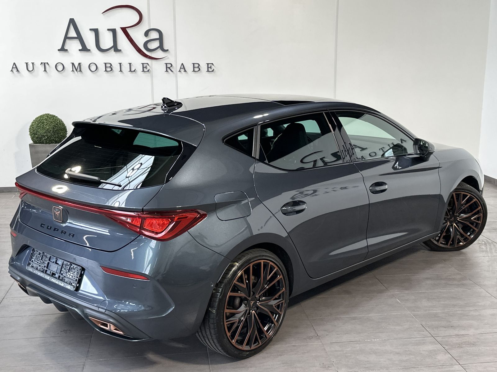 Fahrzeugabbildung CUPRA Leon 1.4 eHybrid DSG VZ NAV+LED+PANORAMA+19ZOLL