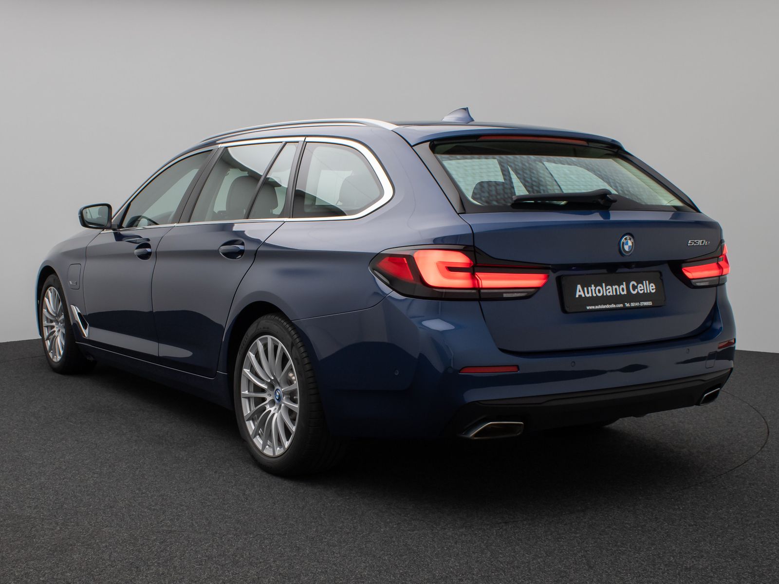 Fahrzeugabbildung BMW 530e Kamera Laser HUD DAB AHK Komfort Alarm ACC