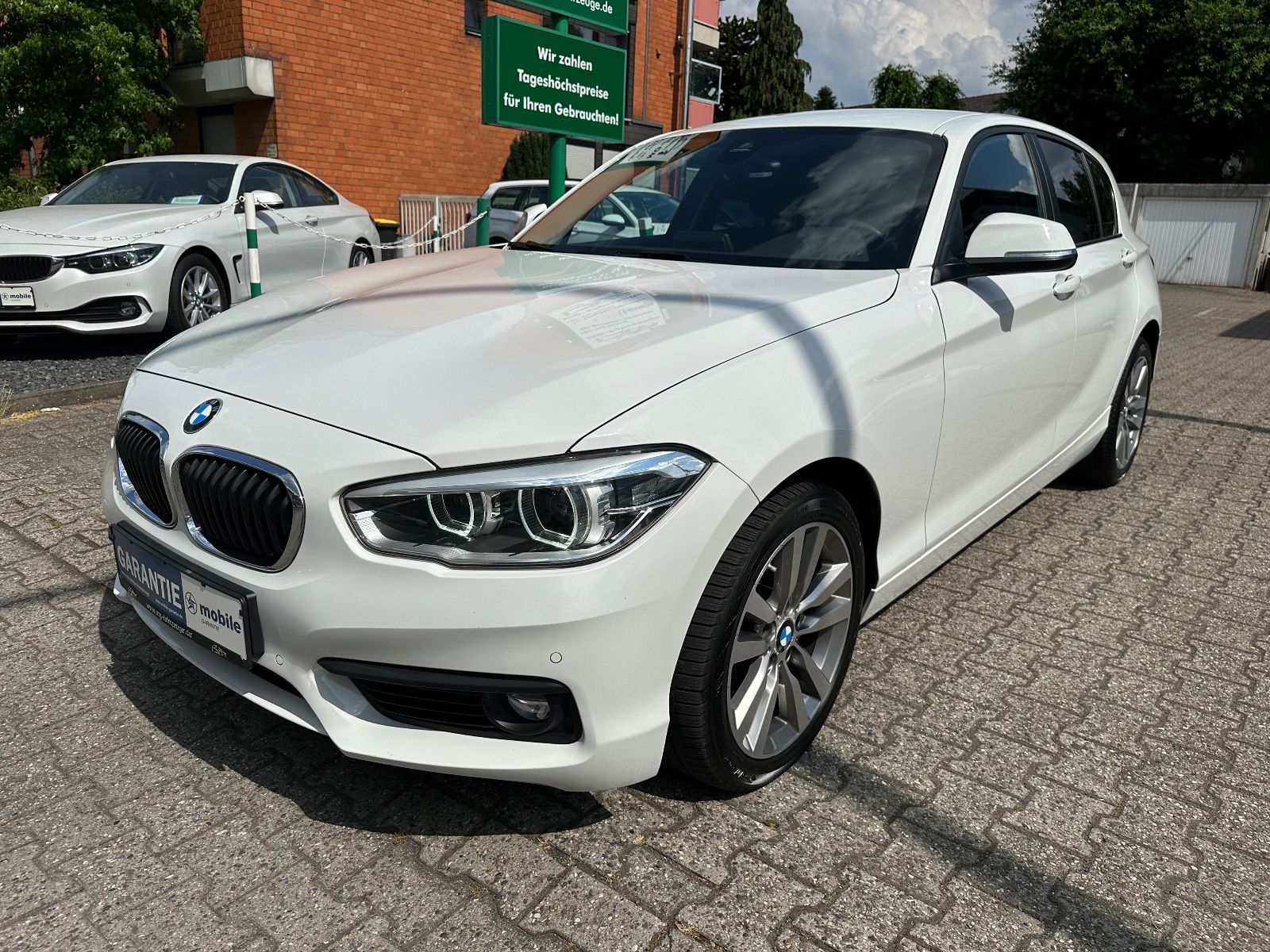 Fahrzeugabbildung BMW 120 Baureihe 1 Lim. 5-trg. 120d Advantage LED