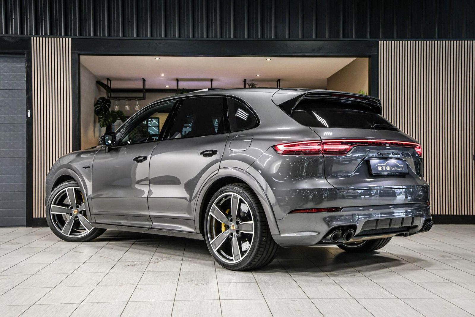 Porsche Cayenne 4.0 Turbo S E-Hybrid|PCCB|HUD|Pano|PDLS+ imagem 3