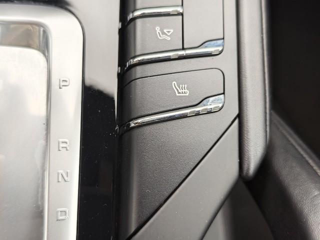 Porsche Cayenne  Pano SHZ Navi CarPlay Scheckheft 21 Zol