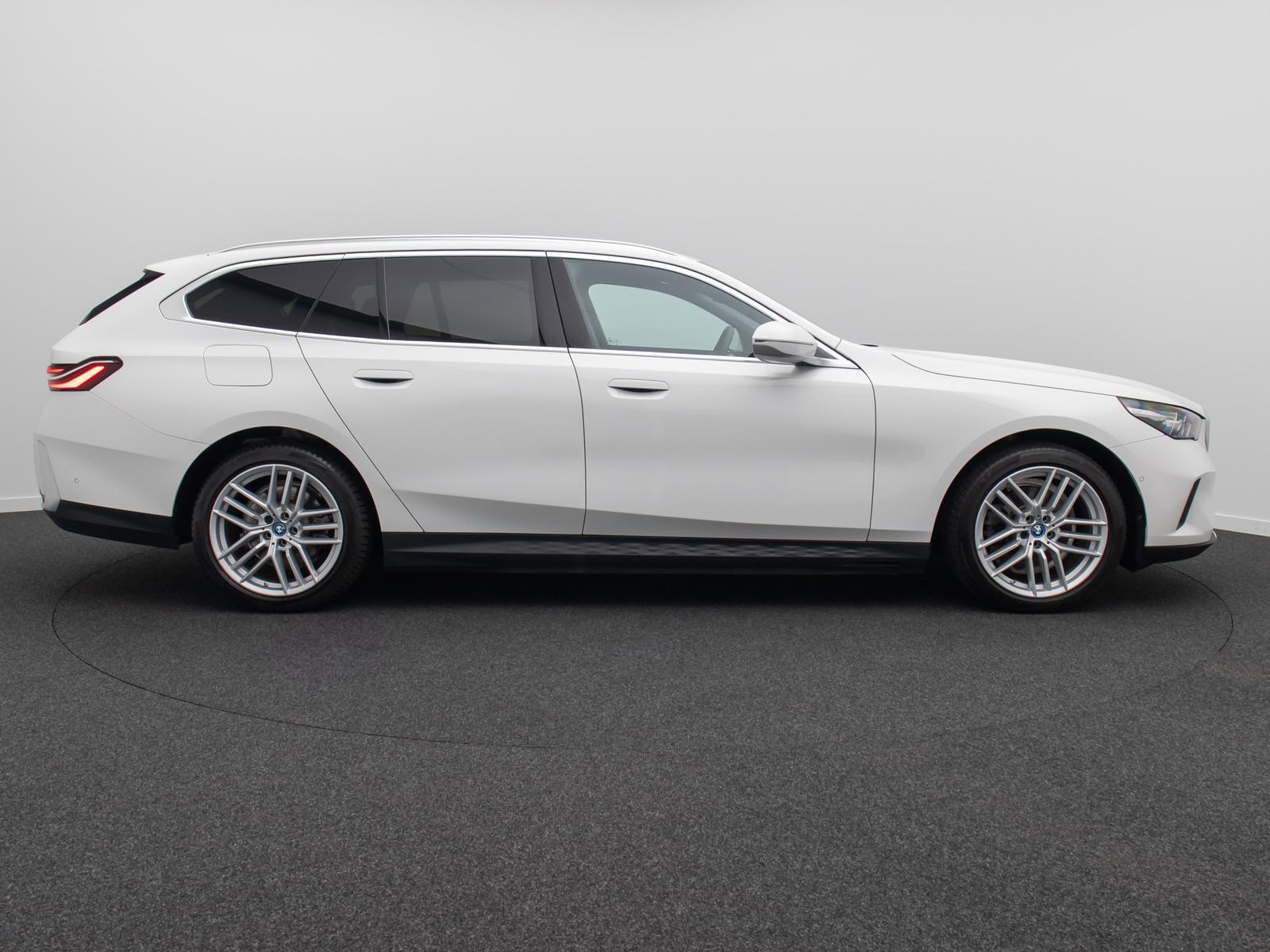 BMW 530e Kamera DAB Alarm DigitKey Widscreen 19Zoll