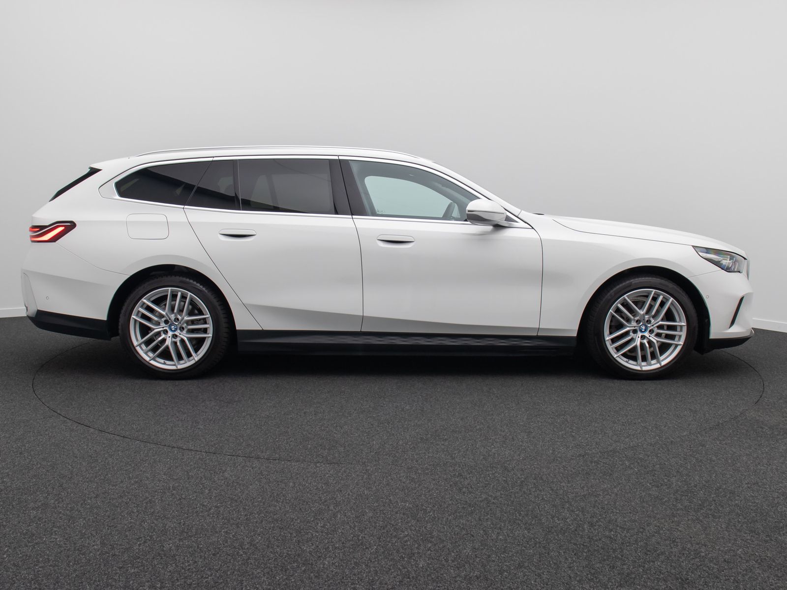 Fahrzeugabbildung BMW 530e Kamera DAB Alarm DigitKey Widscreen 19Zoll