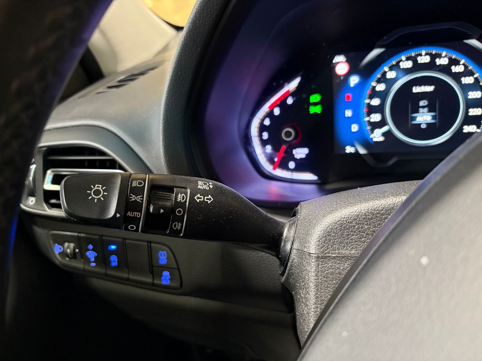 Fahrzeugabbildung Hyundai i30 CW /AUTOMATIK/MEMORY/LEDER/1-HAND/HEIZ-LENKR