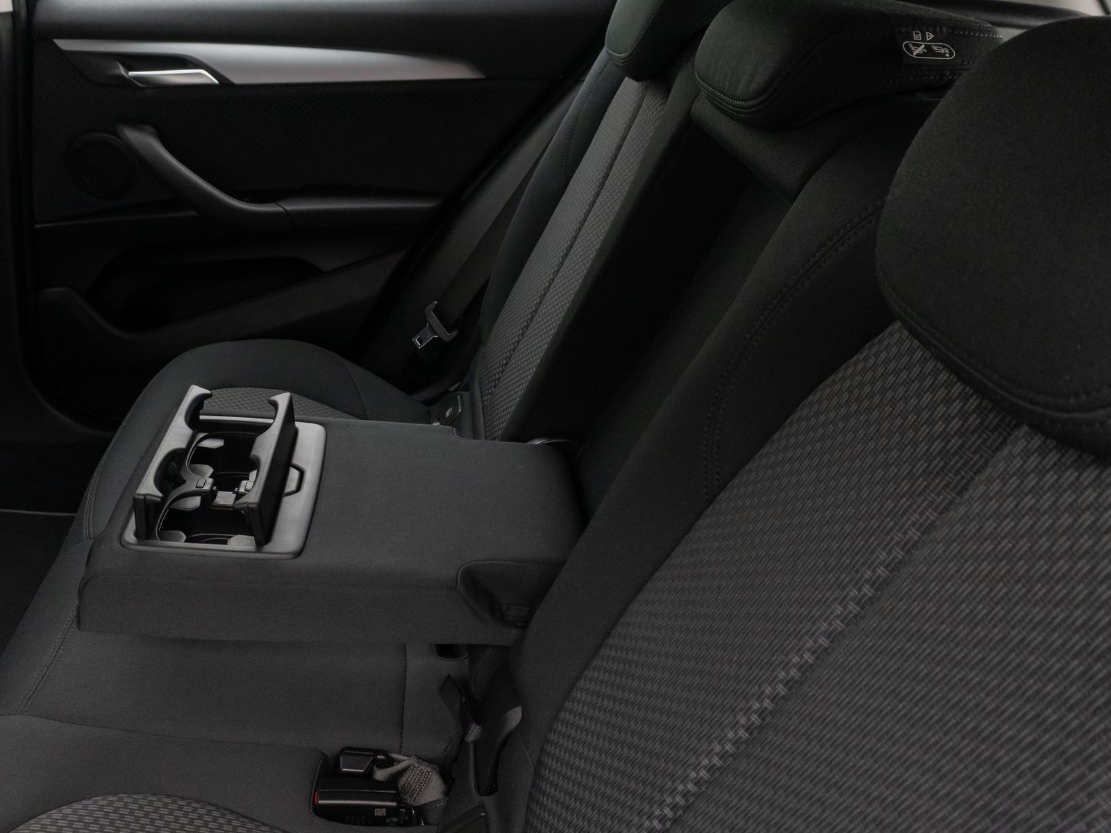 Fahrzeugabbildung BMW X2 sD20i HUD DAB Navi+Parkassist DrivAssis Alarm