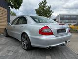 Mercedes-Benz E 280 4Matic*MB SCHECKHEFT* - Mercedes-Benz E 280 mit Benzin-Antrieb