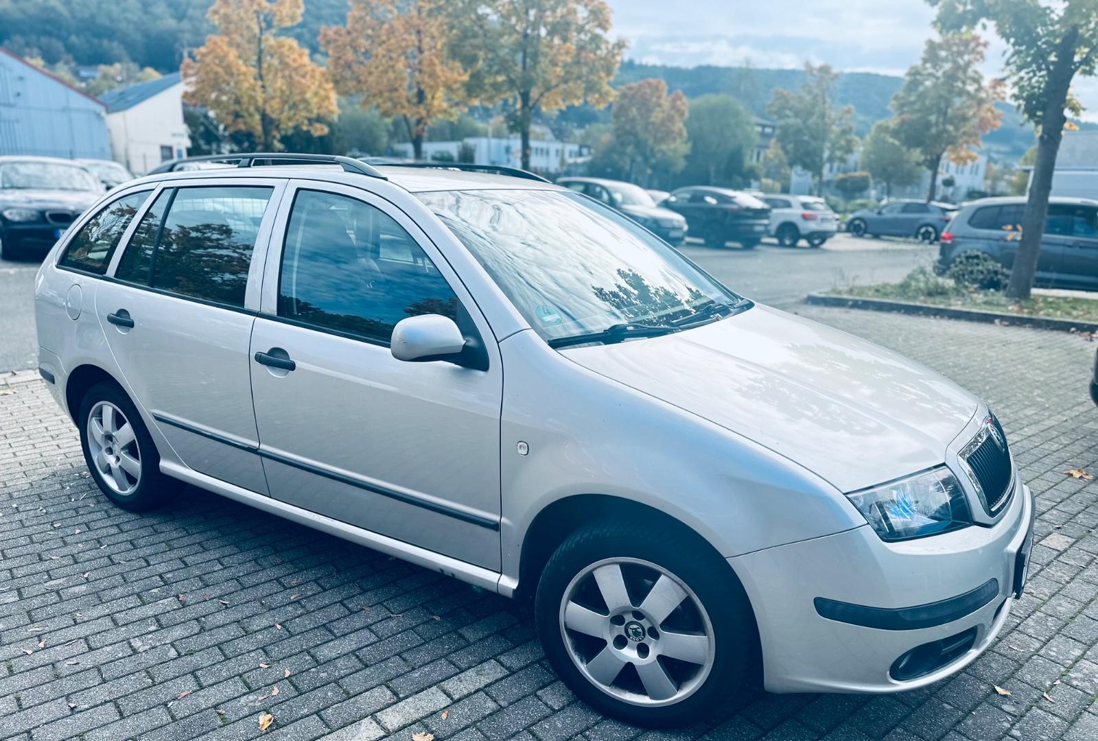 Skoda Fabia 2004 — rear view