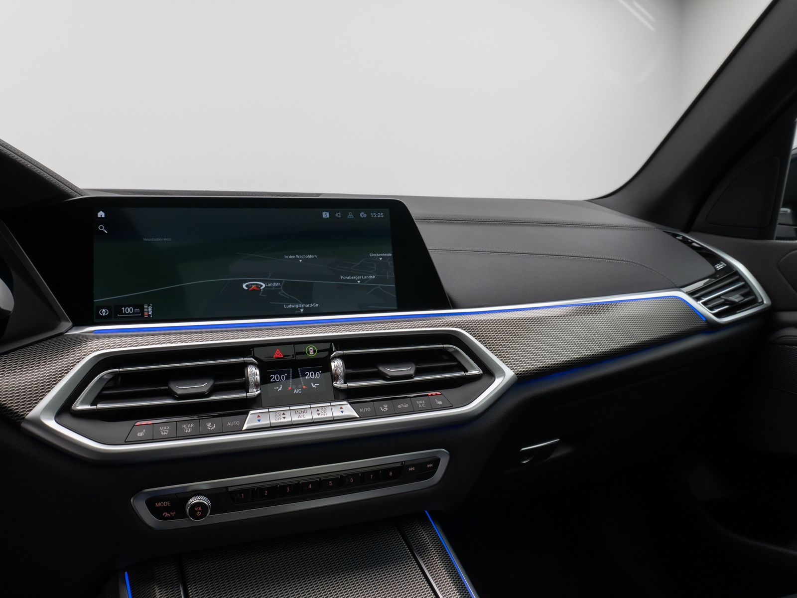 Fahrzeugabbildung BMW X5 xD30d M Sport Panorama Kamera HUD DAB HiFi