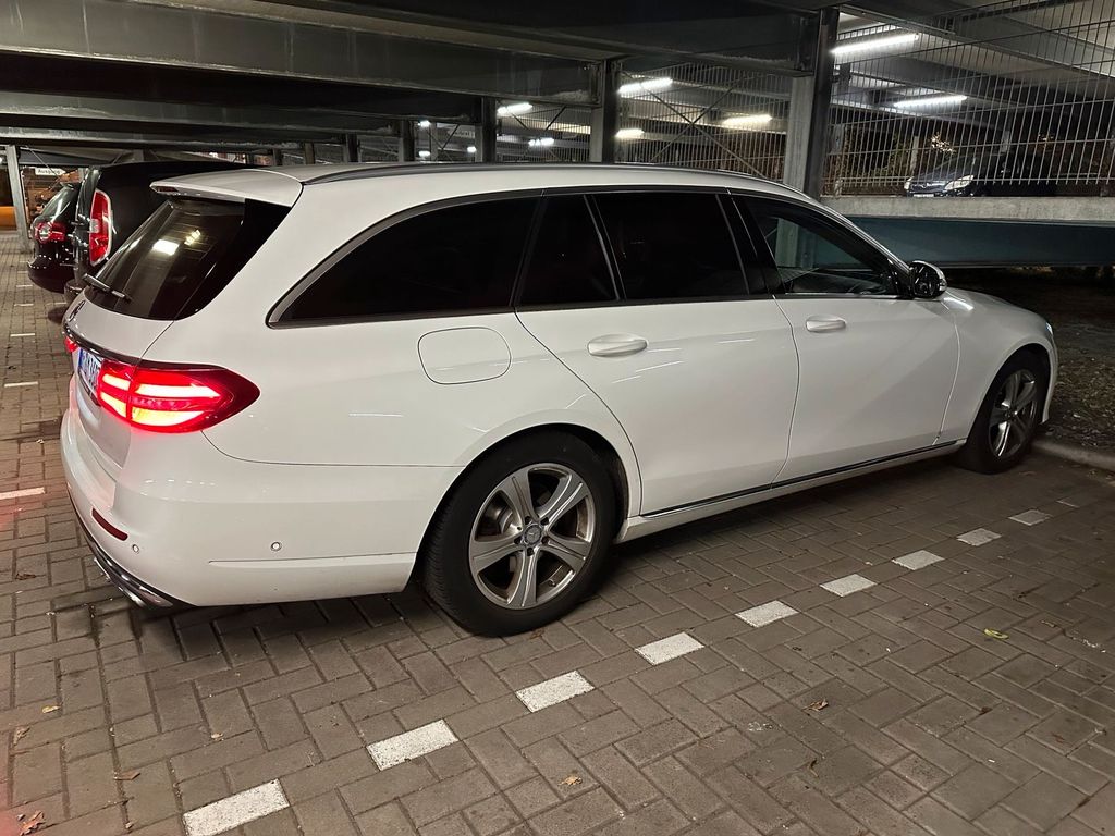 Image of Mercedes-Benz E 220