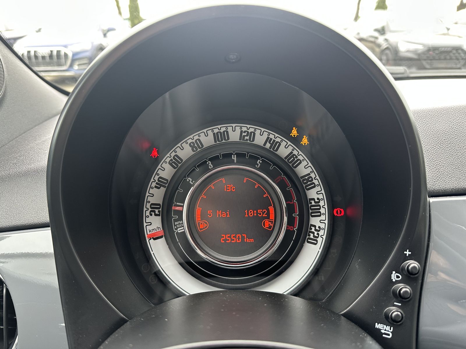 Fahrzeugabbildung Fiat 500 1.0 DolceVita PANORAMA+CARPLAY+TECH+PP+2HD