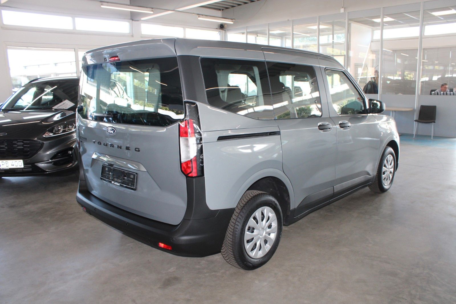 Fahrzeugabbildung Ford Tourneo Courier TREND Kamera PDC WinterPaket2