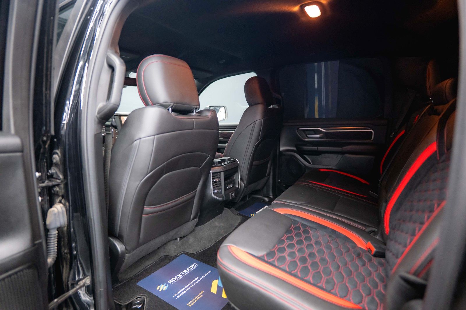 Fahrzeugabbildung Dodge RAM 5.7 V8 HEMI 4x4 OFFROAD Night-Paket Limited