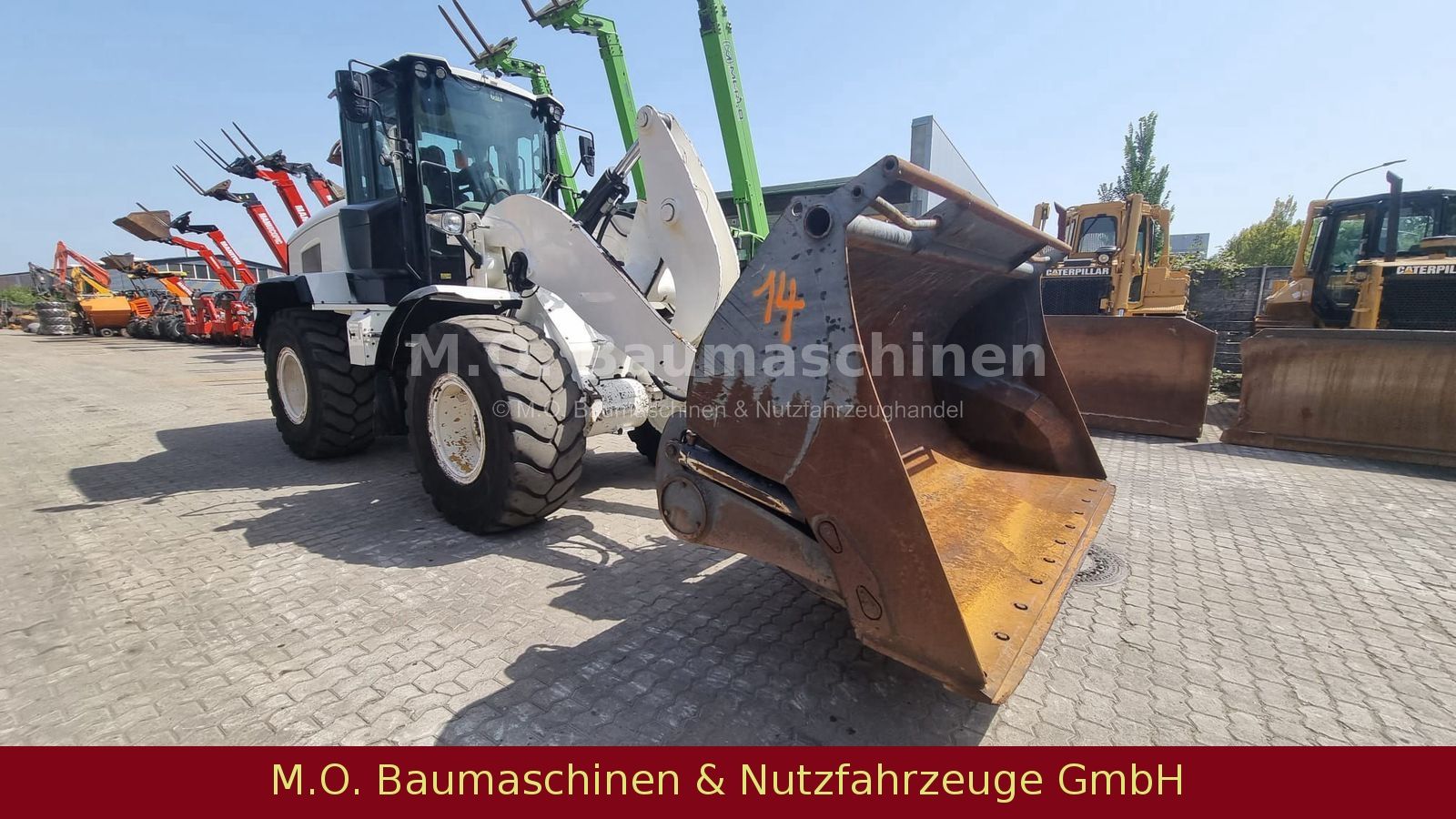Fahrzeugabbildung CAT 930 M / BSS / AC / Waage / ZSA / Klappschaufel