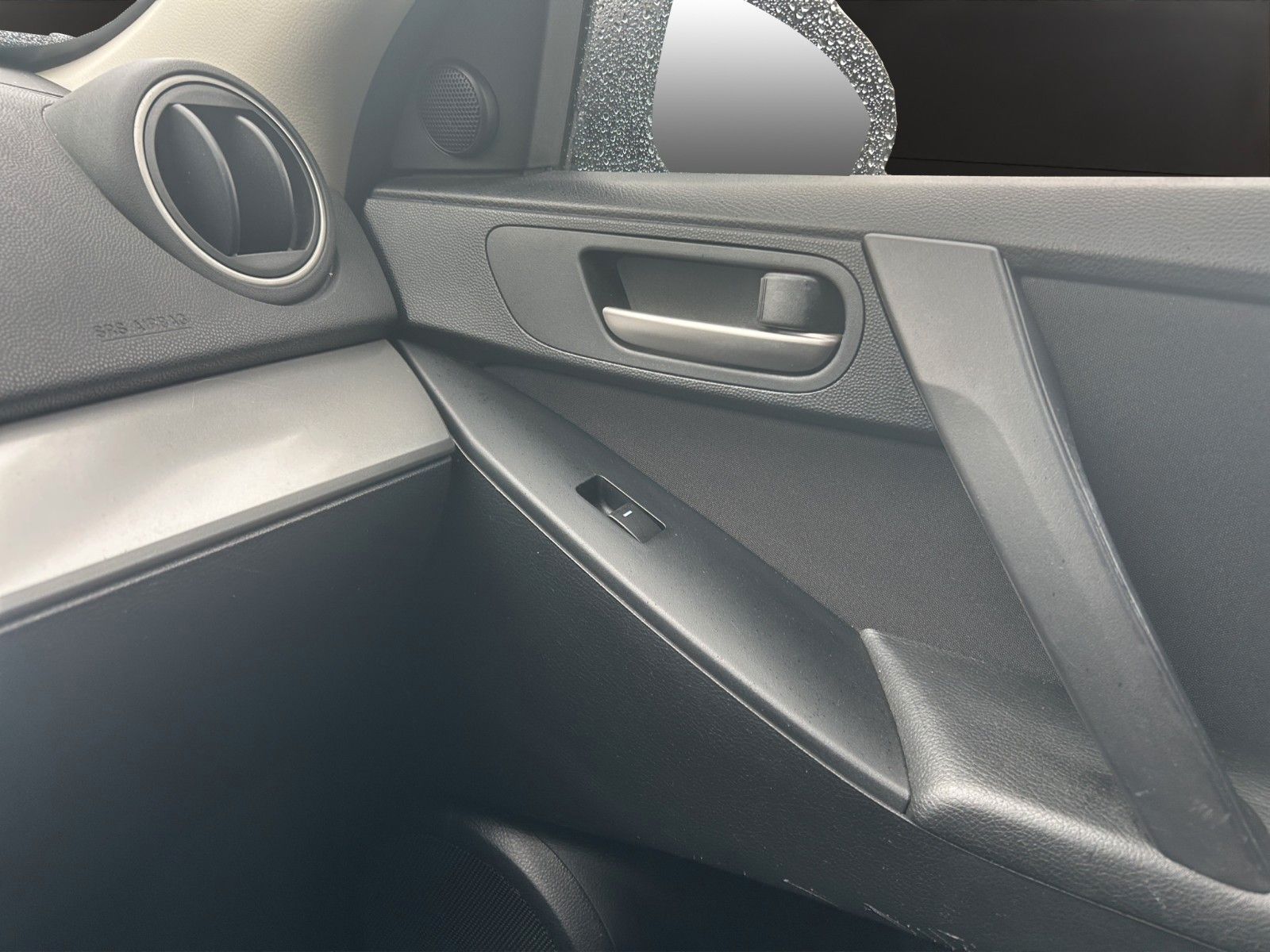 Fahrzeugabbildung Mazda 3 Lim. Center-Line/Service Neu/Navi/Sitzheizung/