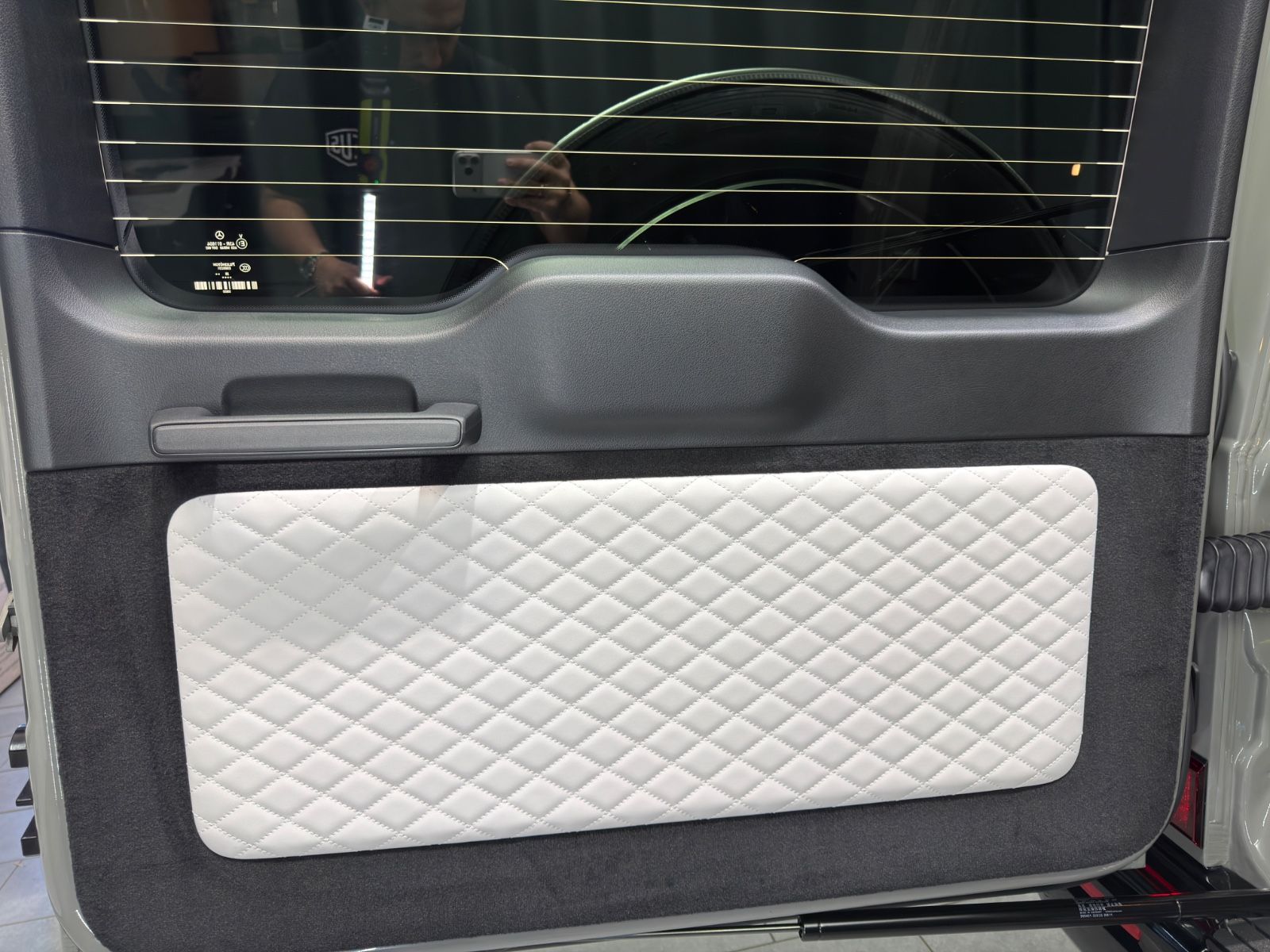 Fahrzeugabbildung Mercedes-Benz G 63 AMG|MY26|A22|PERFORMANCE|TV|VOLL|CARBON|