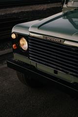 Land Rover Defender 2.5 90 VOLLRESTAURATION - Land Rover Defender mit Benzin-Antrieb