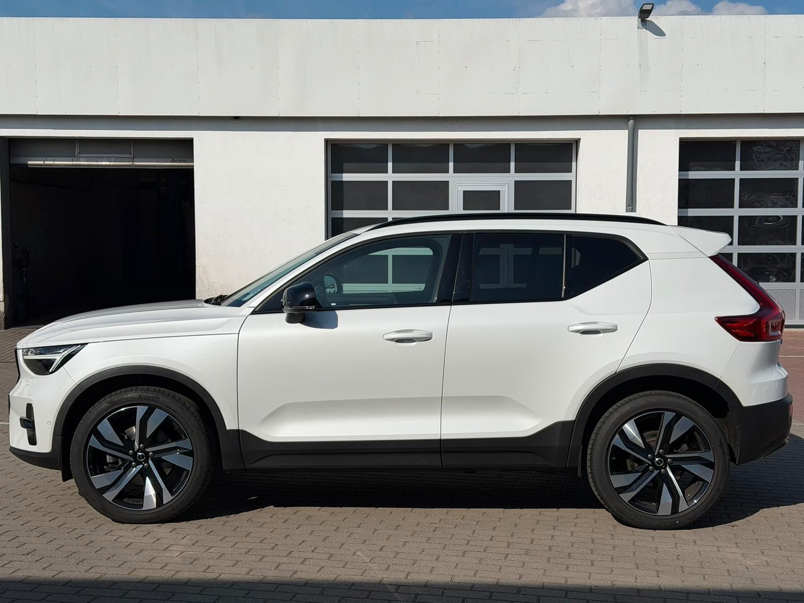 Fahrzeugabbildung Volvo XC40 B4 AWD Ultimate Dark*PANO*STDHZG*360°*ACC