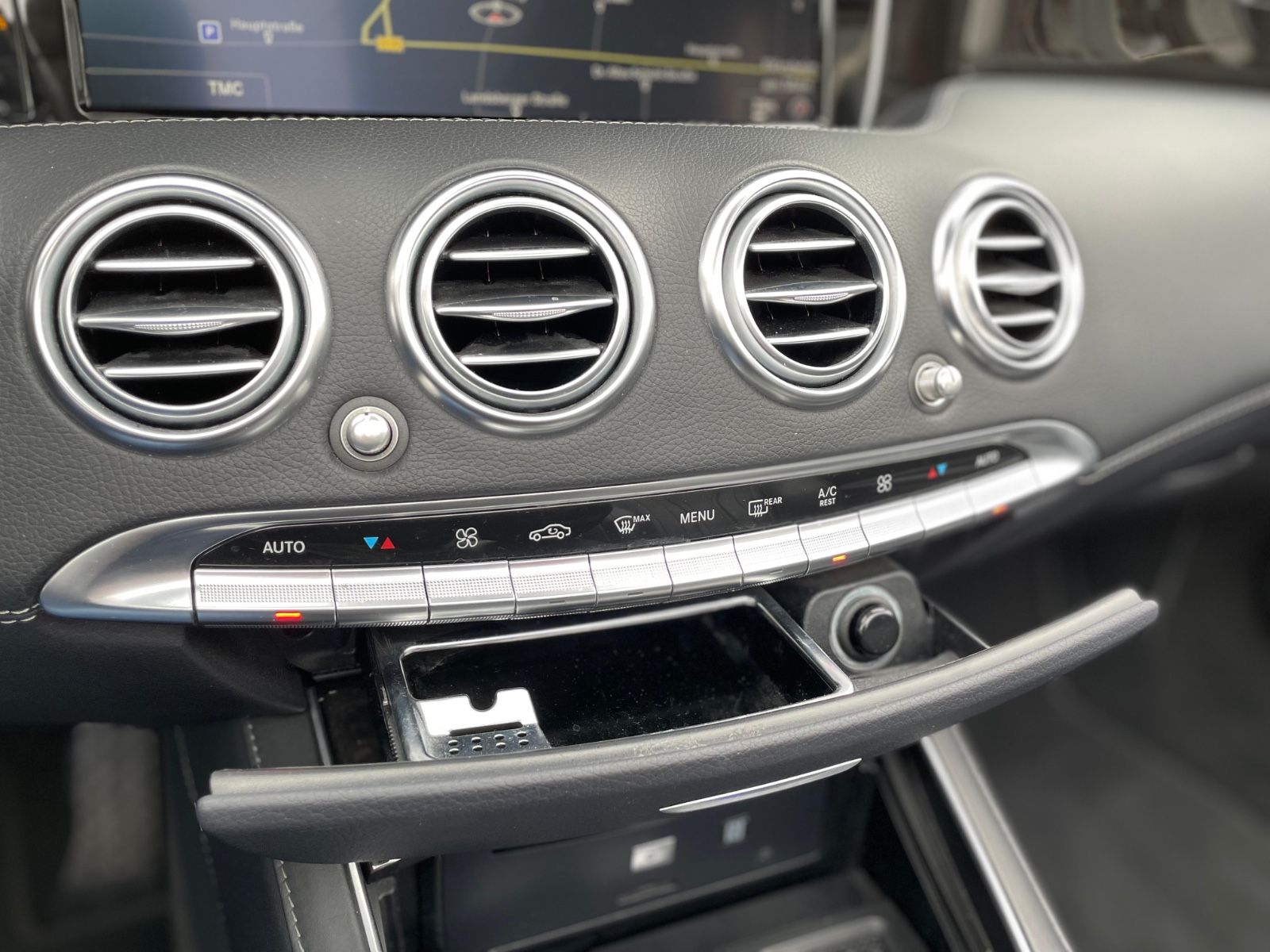 Fahrzeugabbildung Mercedes-Benz S 500 Cabrio |AMG|Nightvision|360°|Swarovski|