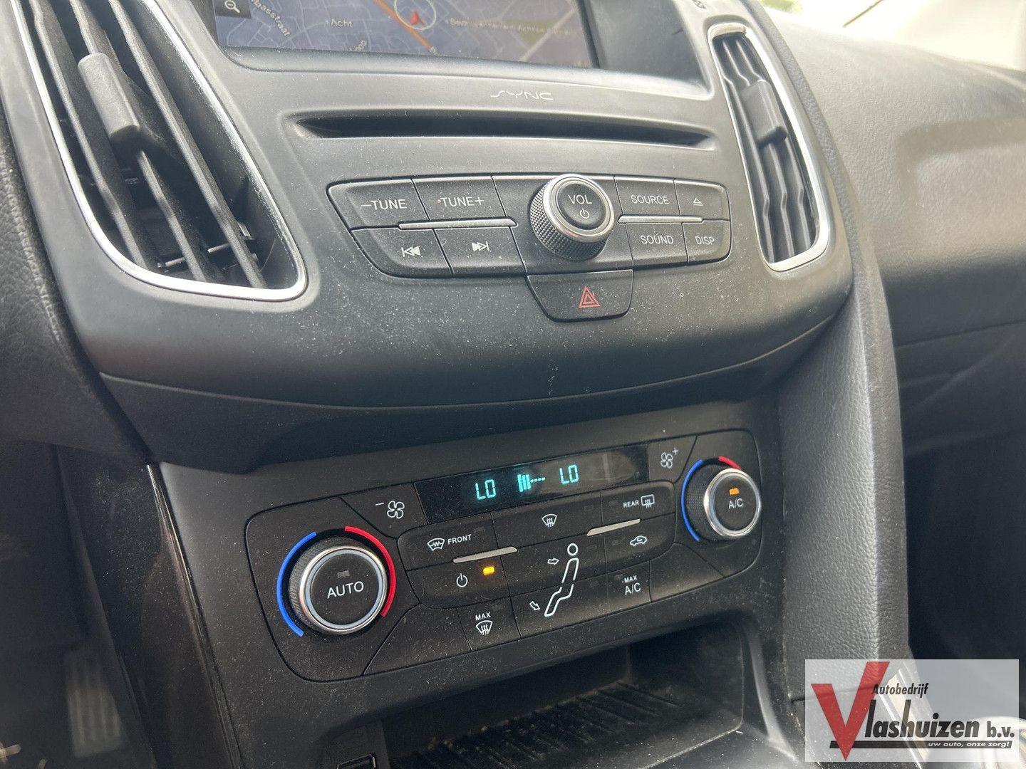 Ford Focus 2015 — photo 11