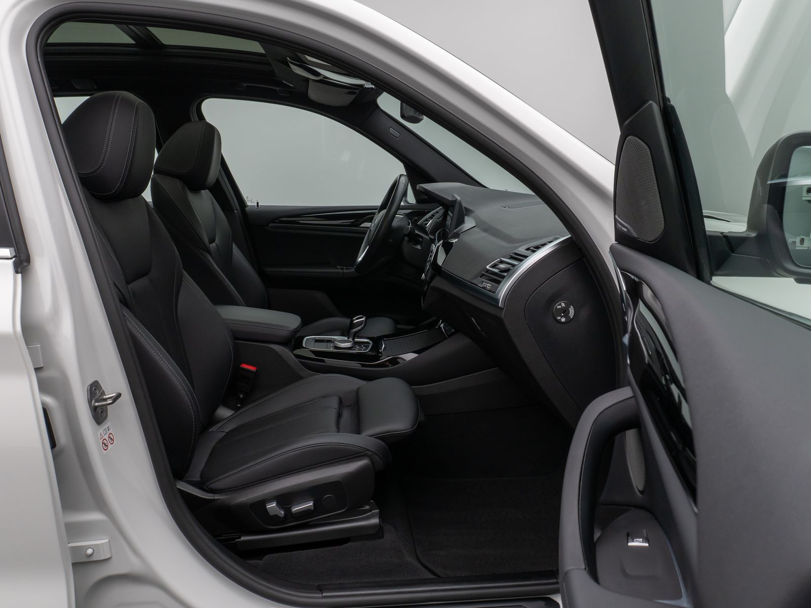 Fahrzeugabbildung BMW X3 xD30e  Panorama Kamera HUD DAB H/K AHK Sport