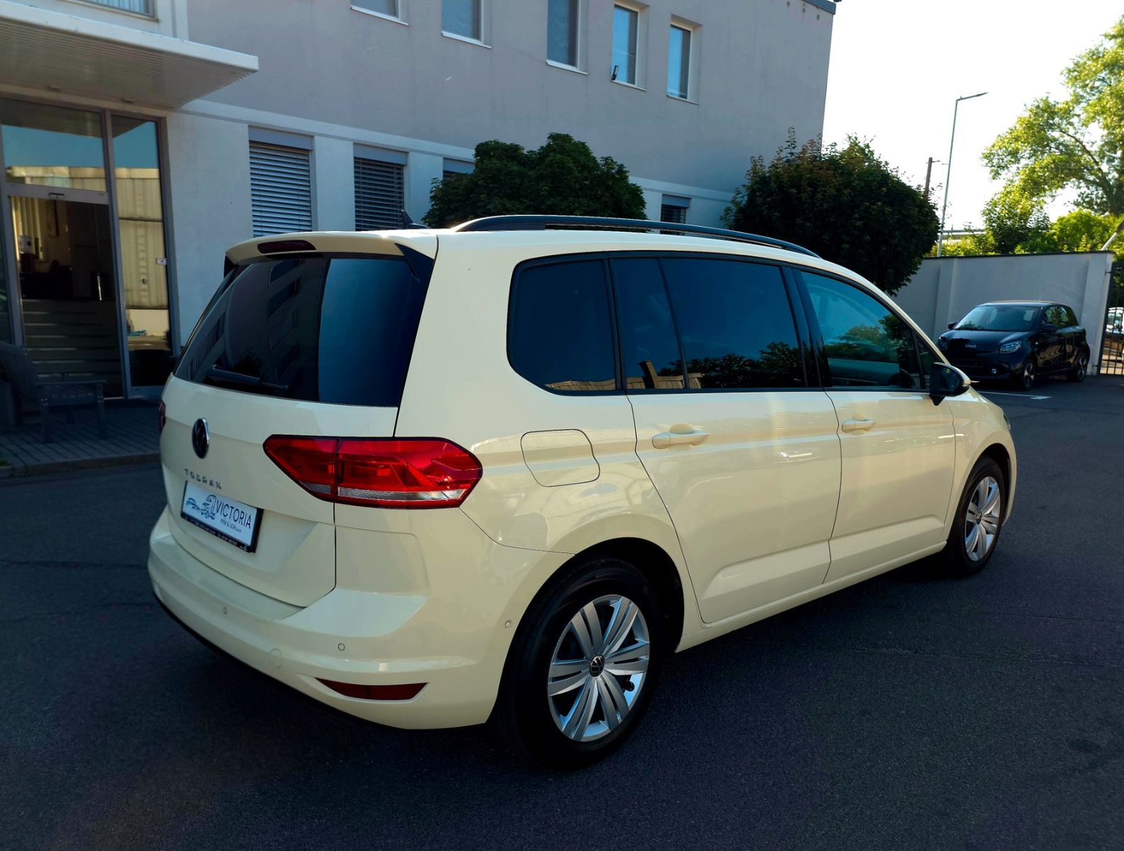 Volkswagen Touran 2.0 TDI SCR DSG*KAM*7-Zitzer*NAVI*LEDER* imagem 3