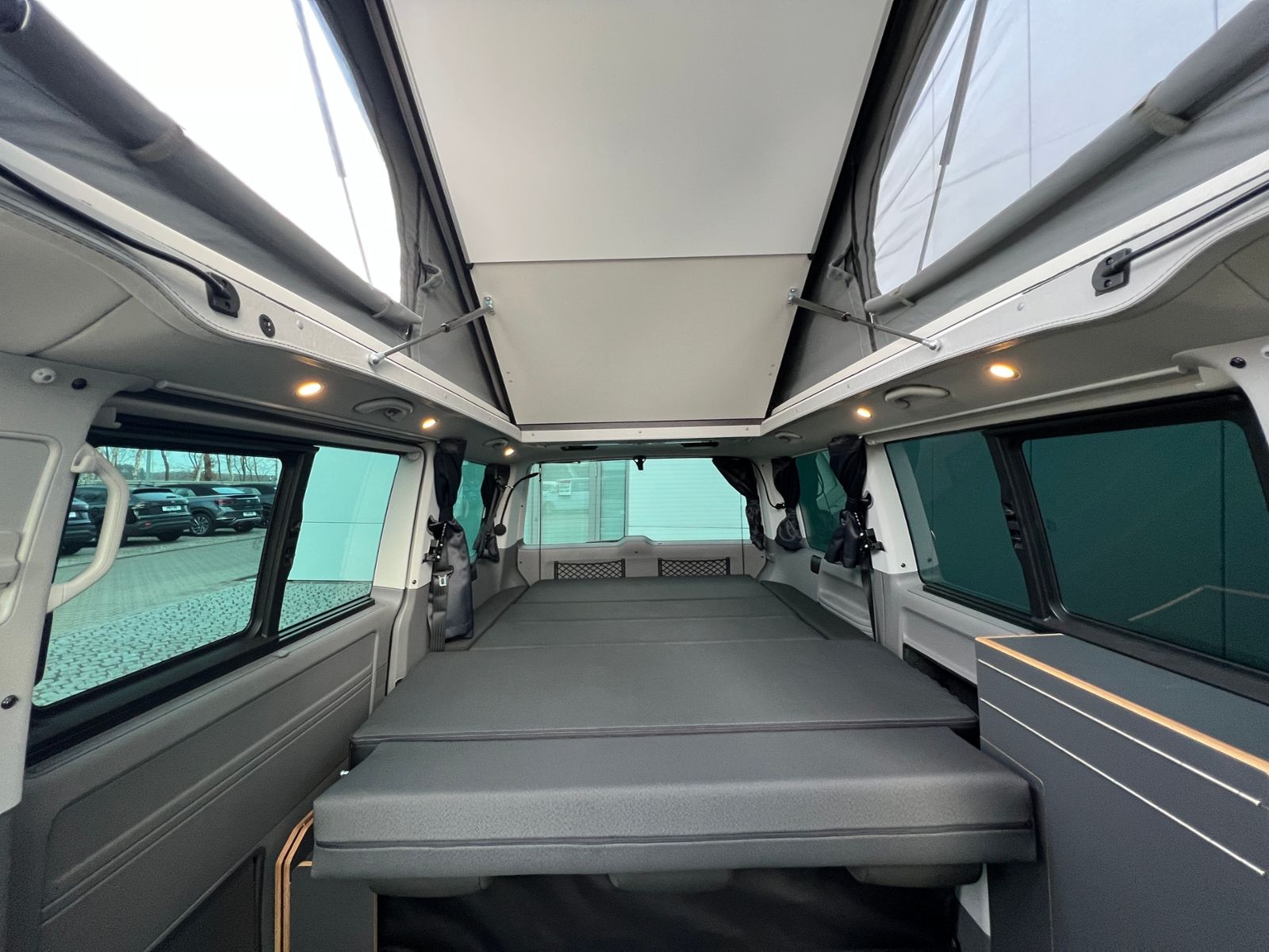 Fahrzeugabbildung Volkswagen T6.1 SpaceCamper Light Caravelle 2.0 TDI 4 Motio