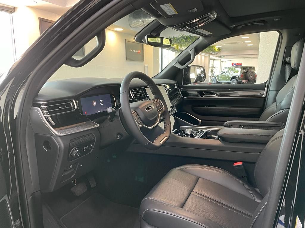 Fahrzeugabbildung Jeep WAGONEER SERIES II 5.7L-V8 E-TORQUE-PANORAMA