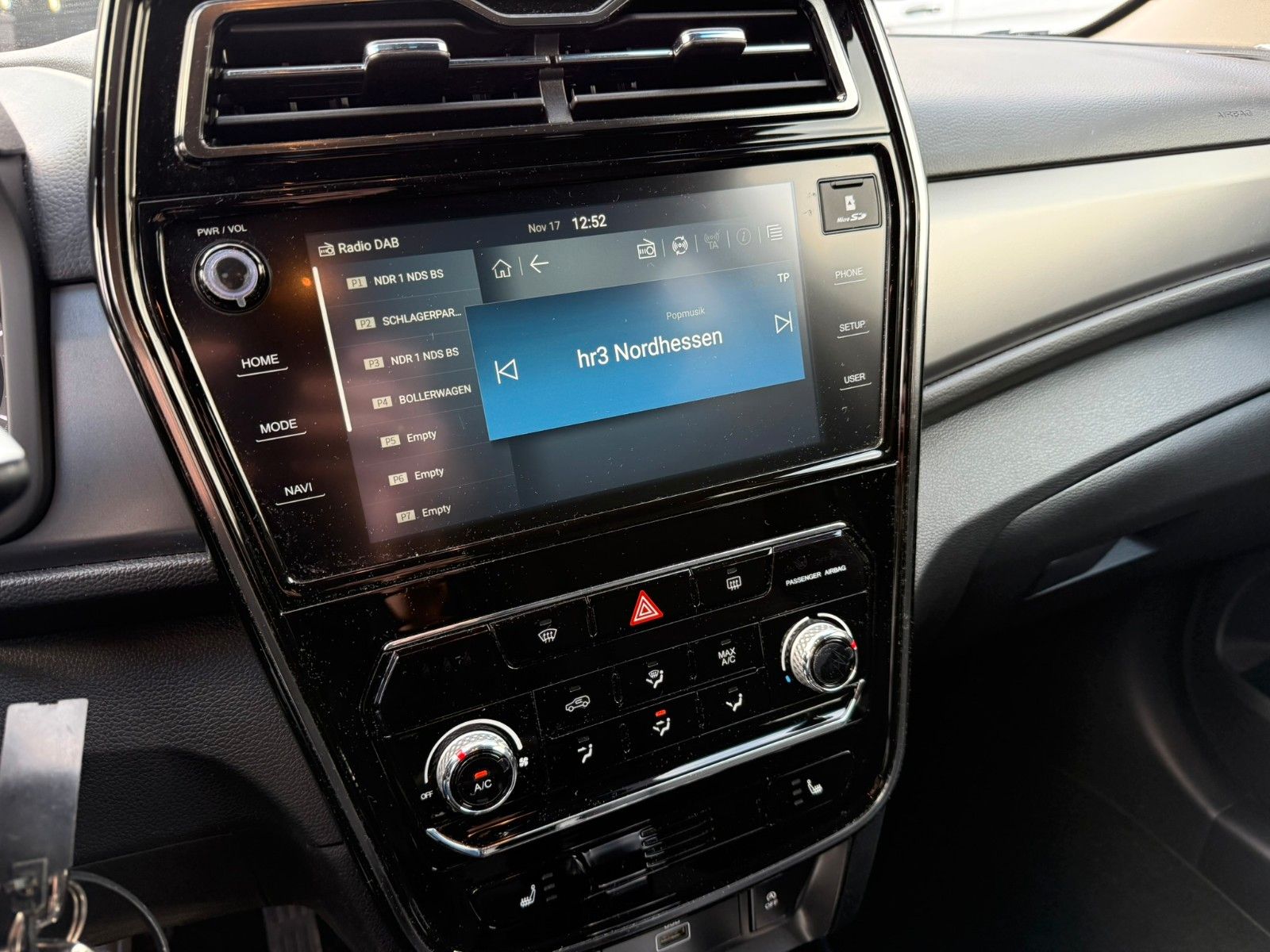 Fahrzeugabbildung Ssangyong Tivoli 1.5 T- Fizz 4WD NAVI+KAMERA+LENKRADHZG.+