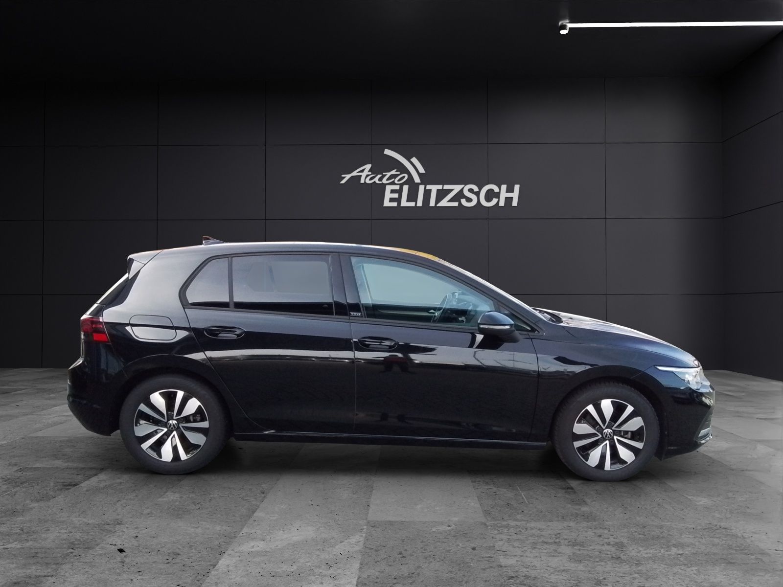 Fahrzeugabbildung Volkswagen Golf VIII TDI DSG AHK PANO RFK HuD ACC LED AID N