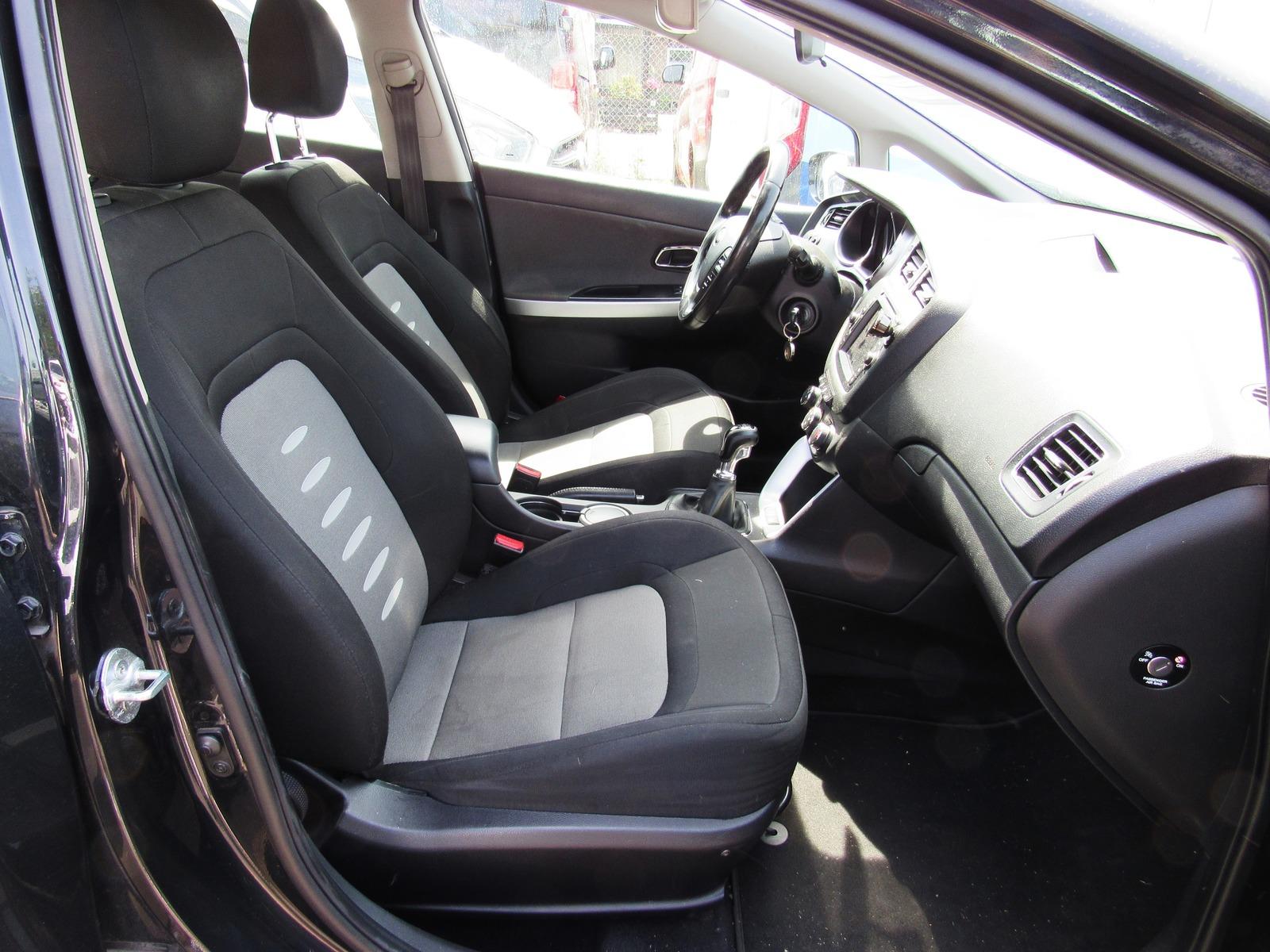 Kia cee'd 2012 — photo 8