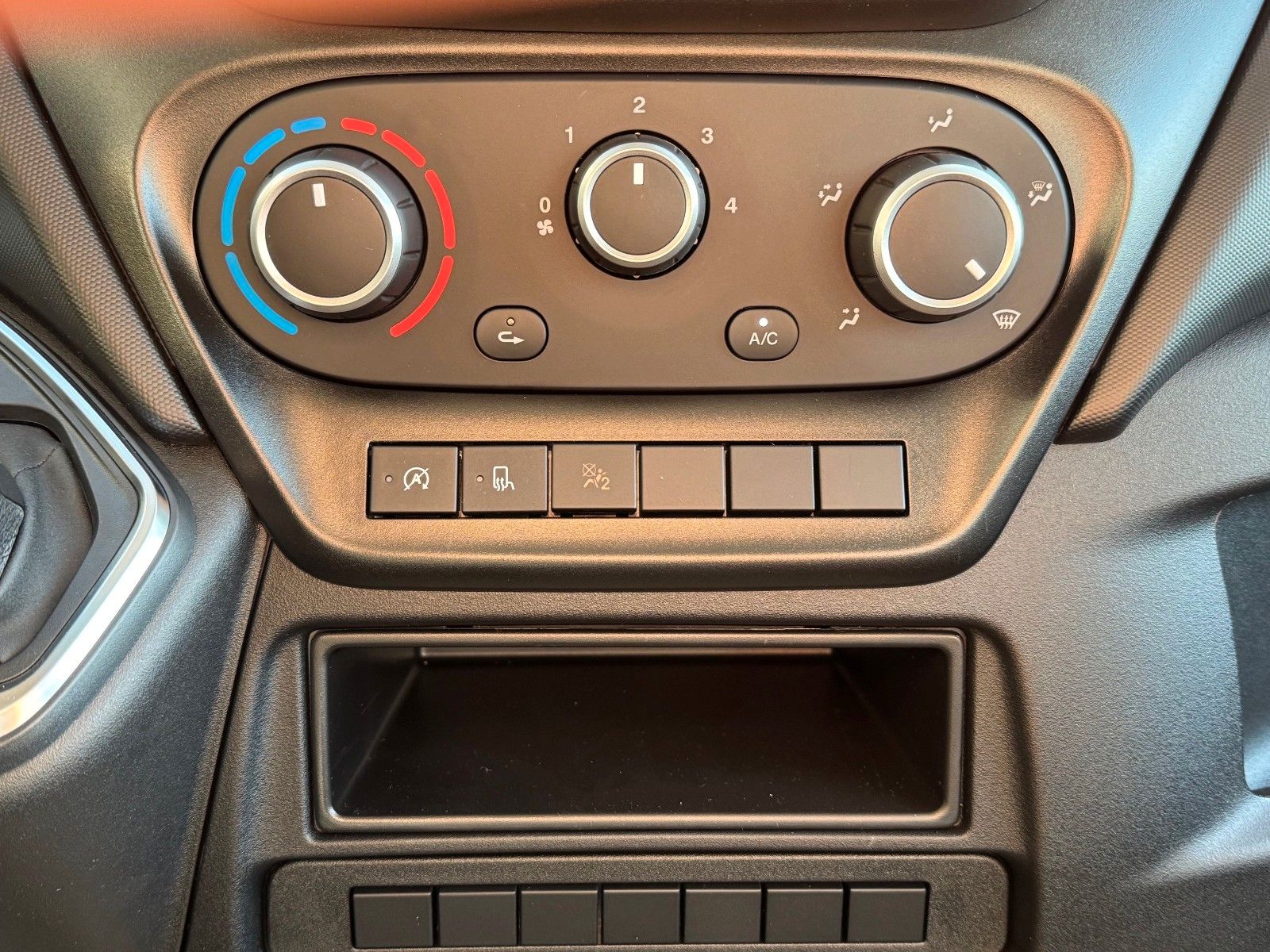 Fahrzeugabbildung Iveco Daily 35S14 A8*R3.450mm*Automatik*Kamera*2Sitze*