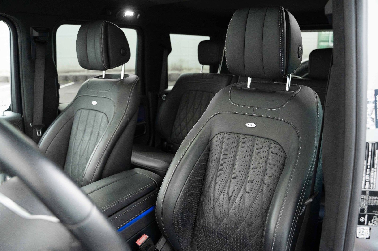 Fahrzeugabbildung Mercedes-Benz G500 V8 AMG BURM MEMORY CARBON 20" PANO 360° G63