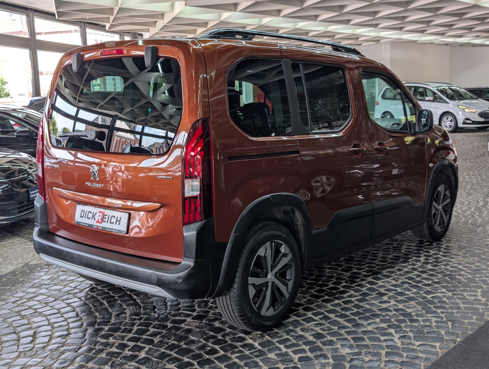Fahrzeugabbildung Peugeot Rifter GT N1 L1 PANO XENON APP TEMP KAM ALU 17"