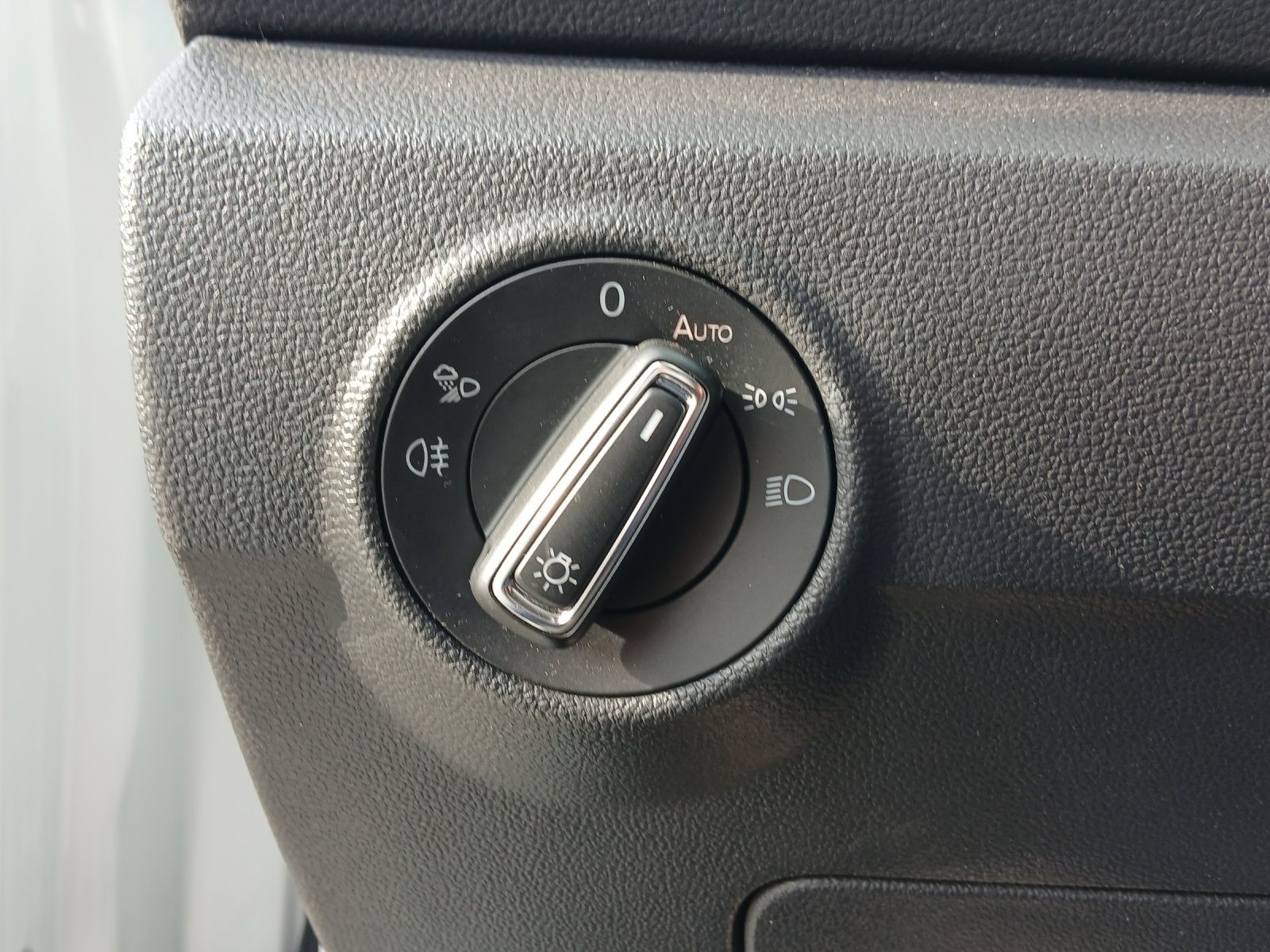 Fahrzeugabbildung Volkswagen T-Roc TDI StyleAHK AID ACC RFK SH LM