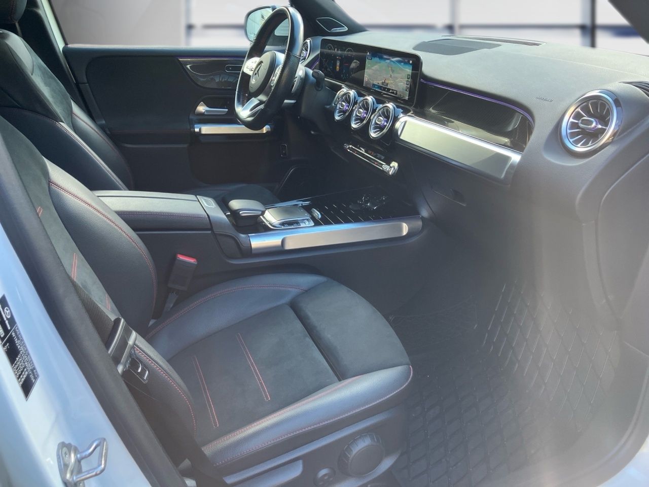 Fahrzeugabbildung Mercedes-Benz GLB 220 d 4M AMG+Pano+AHK+Multibeam+Burmester