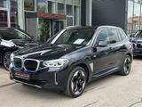 BMW iX3 Impressive / AHK / Sportsitz / Harman Kar... - schwarze BMW iX3