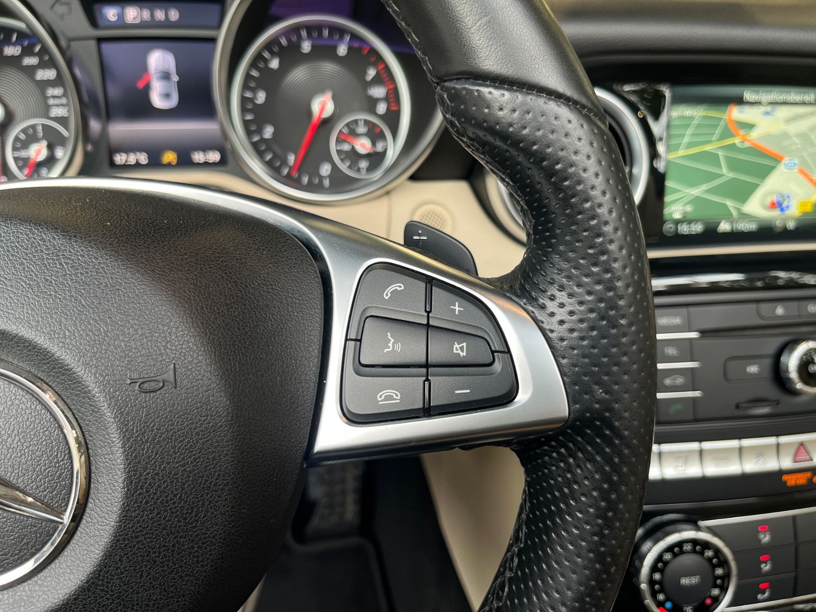 Fahrzeugabbildung Mercedes-Benz SLC 300 KLIMA NAV SHZ LEDER BEIGE