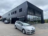 Peugeot 5008  1.6 HDI Aut Navi 7 Sitze Panorama - Peugeot 5008 mit Diesel-Antrieb: Kleinbus, 1.6