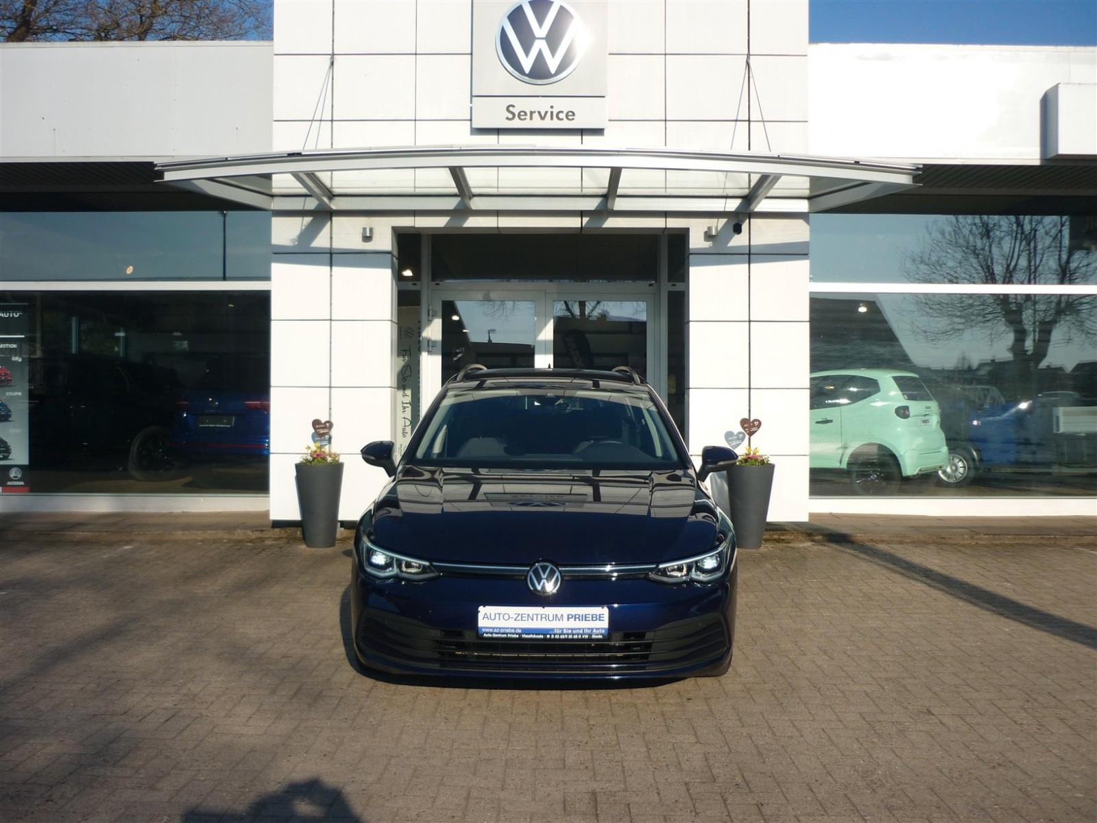 Volkswagen Golf VIII Var. Life 1,0 TSI+AHK+Navi+ACC+Sitzh.